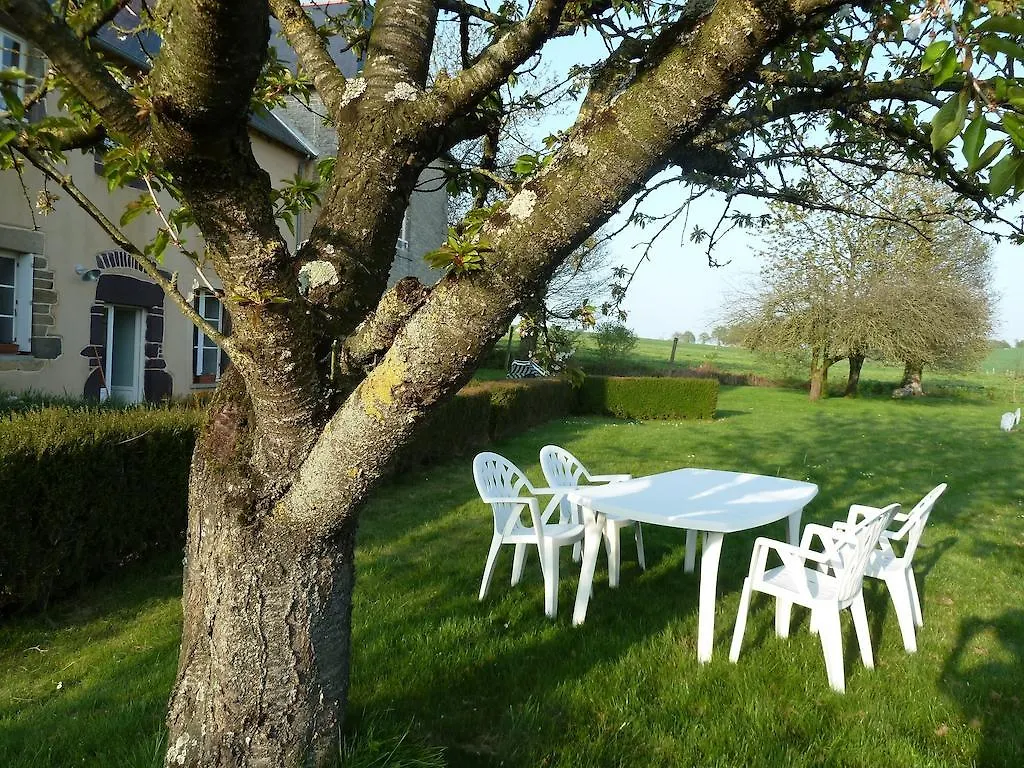 Bed & Breakfast B&B L'Atelier Du Presbytere Saint-Maugan Frankrig